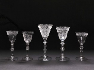 Une collection privée de verres anciens, pour la première fois exposée