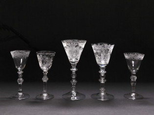 Une collection privée de verres anciens, pour la première fois exposée