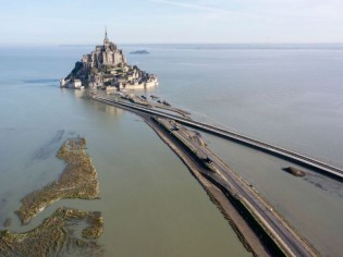 Mont-Saint-Michel : l'ouverture du pont-passerelle est imminente 