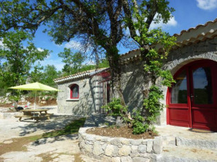 Rénovation de ruines : Deux abris de berger transformés en un gîte provençal