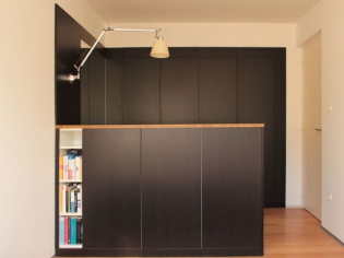 Aménager un petit espace : des meubles cloisons reconfigurent un appartement