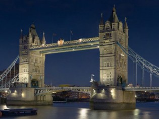 Le Tower Bridge se pare de verre (VIDEO)