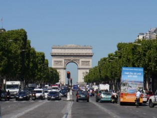 Locations saisonnières : Paris part en guerre contre Airbnb