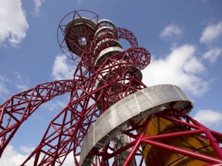 La tour Orbit des JO de Londres transformée... en toboggan !