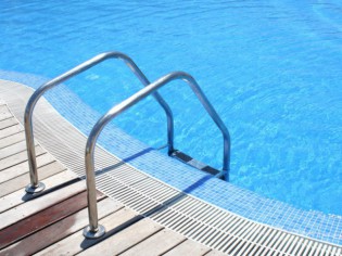 Conseils pour une piscine qui consomme moins d'eau et d'énergie