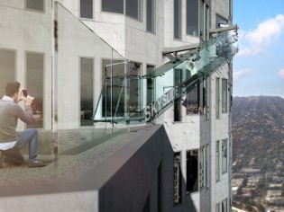Skyslide, un toboggan de verre au 70e étage d'une tour
