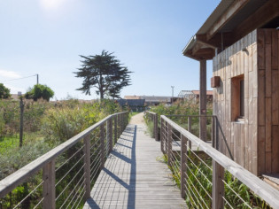 Des villas pontons d'inspiration scandinave au coeur de la Vendée