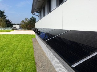 Fenêtre, mur, jardin : le panneau solaire s'installe partout