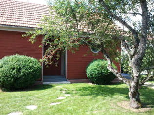 Avant/après : une maisonnette en bois lovée au fond d'un jardin centenaire