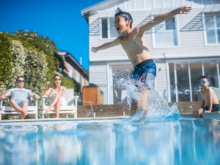 Piscine : conseils de pro pour se baigner en toute sécurité