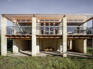 Cette maison de pierre et de bois se passe de chauffage (ou presque)