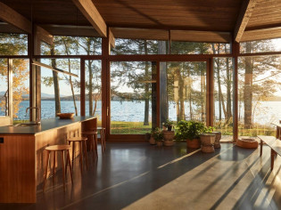 Une maison pensée comme une terrasse ouverte sur l'extérieur