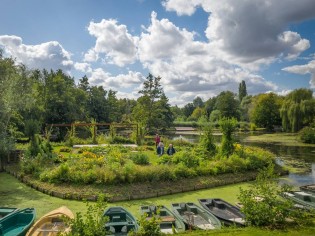 Art et jardins se rencontrent au fil de l'eau dans les Hortillonnages d'Amiens