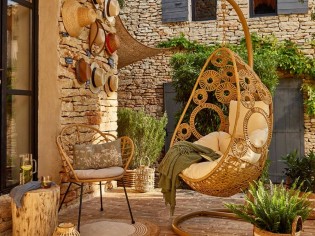 Jardin : un fauteuil cocon pour un été 100% détente