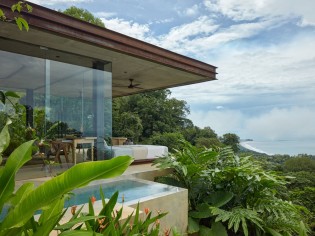Au Costa Rica, deux villas minimalistes surplombent l'océan