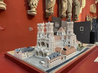 Une exposition met en lumière le chantier de restauration de Notre-Dame