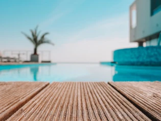 Abords de piscine : quels matériaux choisir ?