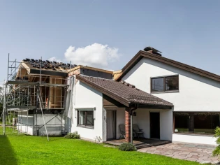Extension ou surélévation : les étapes clés pour agrandir sa maison