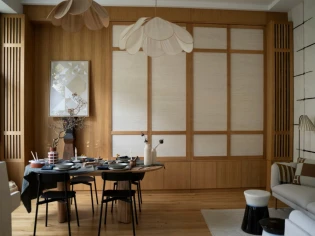 Quand une bibliothèque de style Japandi transforme un salon sombre