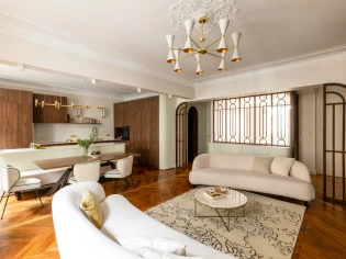 Avant/Après : Jeux de claustras pour un 110 m² familial aux Batignolles