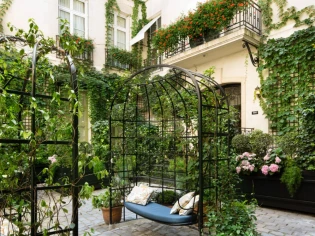 Design biophilique : les hôtels de luxe misent sur la nature