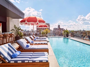 Le rooftop du Berkeley à Londres : quand le design crée l'évasion