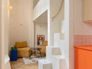 Avant/Apr&egrave;s : Une loge de concierge de 19 m&sup2; devient un nid douillet pour deux