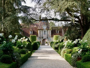 En Normandie, un couple redonne vie &agrave; un ch&acirc;teau et des jardins d'exception