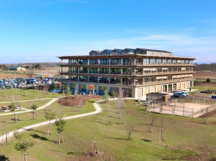 La Ruche, un bâtiment de travail pensé par et pour son environnement