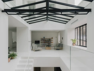 Avant/Apr&egrave;s : Un duplex architectural dans une ancienne imprimerie 