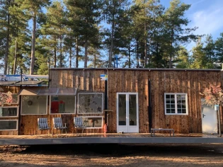 Dans l'Allier, une maison Tournesol 100 % récup' pivote au rythme du soleil