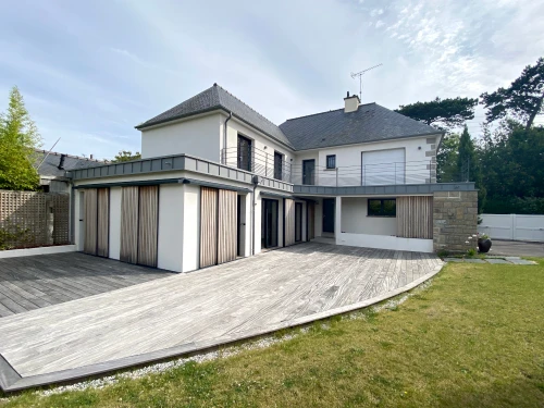 A Dinard, rénovation épurée et contemporaine pour cette maison des années 70 