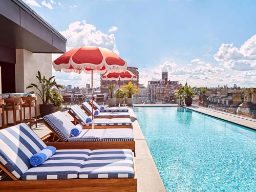 Le rooftop du Berkeley à Londres : quand le design crée l'évasion