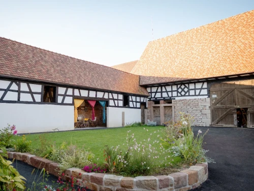 En Alsace, la rénovation d'un corps de ferme fait la part belle au réemploi