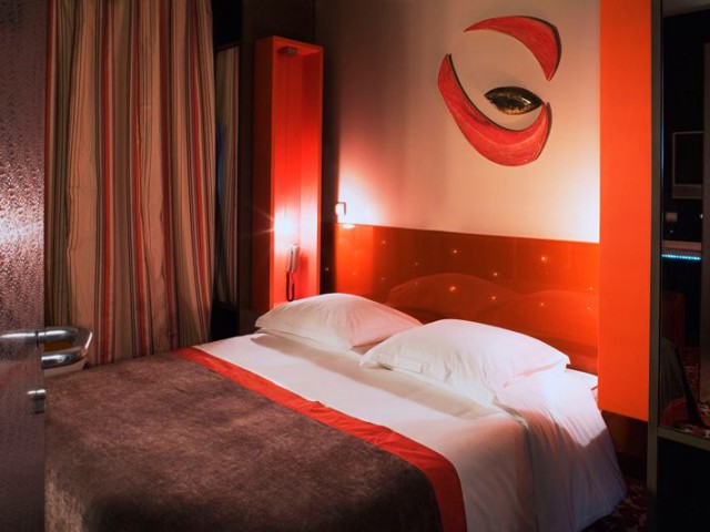 five hotel chambre orange