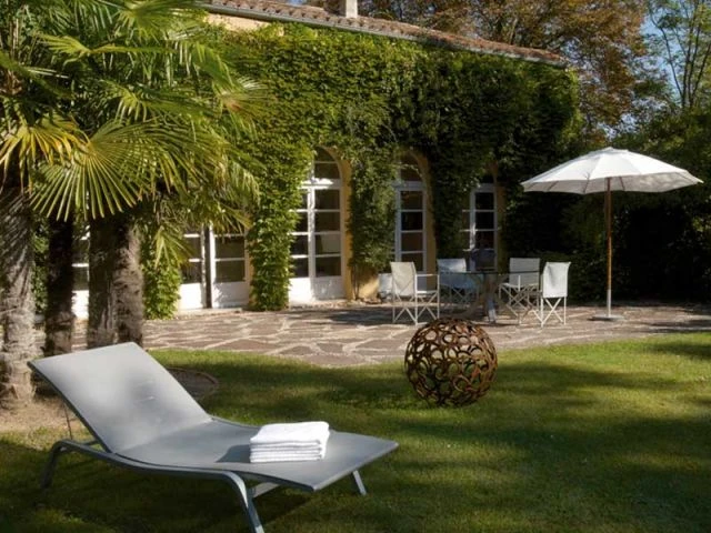 Les pieds dans l'herbe - domaine du canalet