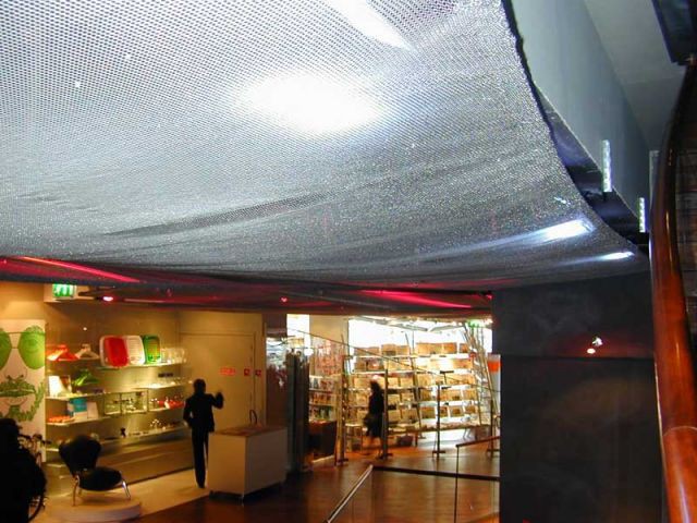 Plafond en mailles - Cotte de mailles - Foin