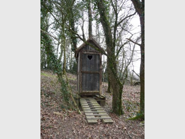 Les commodités - Cabane du trappeur - Lucien Cassat