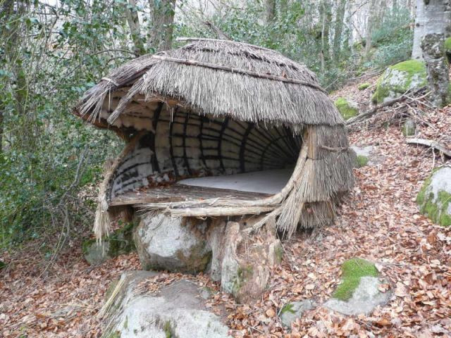 L'abris en paille - Cabane du trappeur - Lucien Cassat