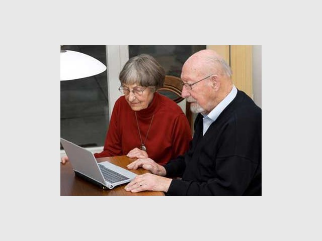 personnes âgées ordinateur