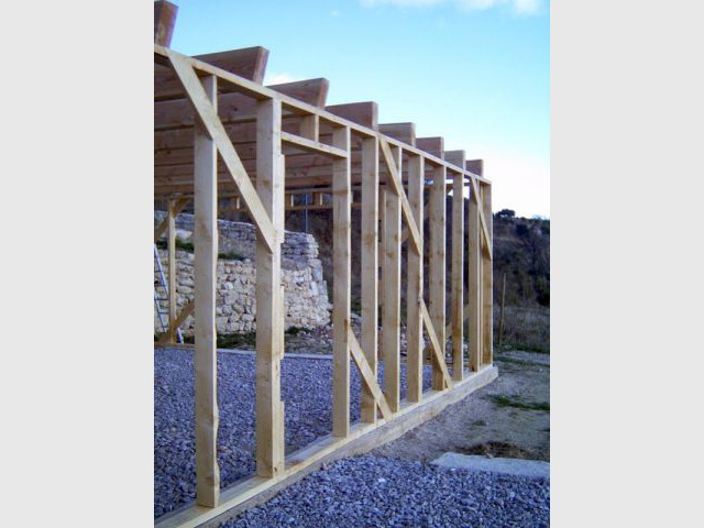 Mise en place de l'ossature bois 1/2 - maison - isolation - chanvre - chantier