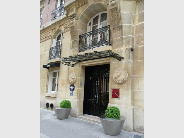 Entrée - Hôtel Arès - Paris