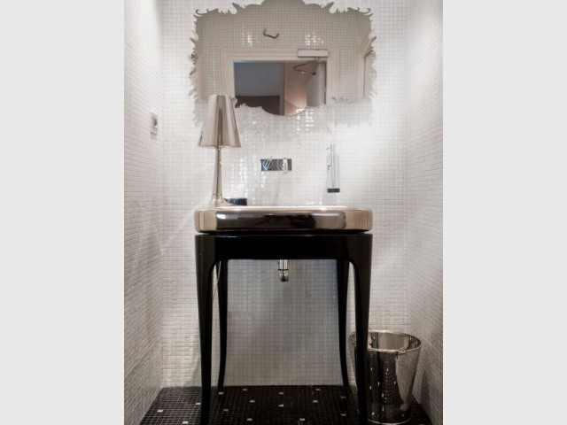 Toilettes publiques - Hôtel Arès - Paris
