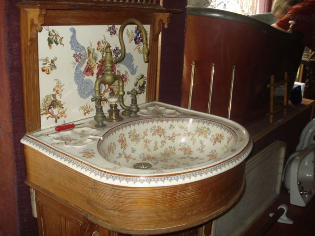Lavabo en porcelaine d'époque Victorienne - Nicolas Beboutoff