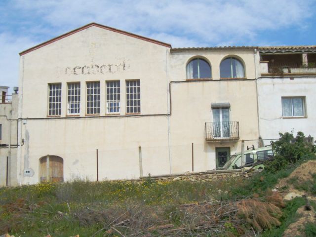 Façade existante conservée - Reportage Halle à vin - loft - Espagne