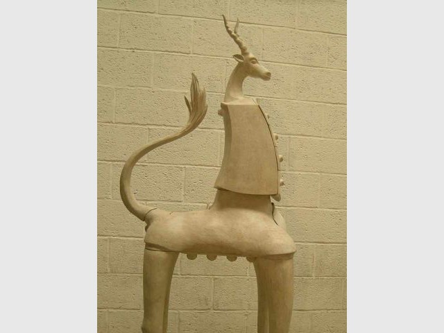 Commode-antilope de profil