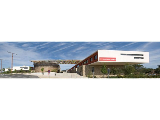 Lycee Jean Jaures Saint Clement De Riviere