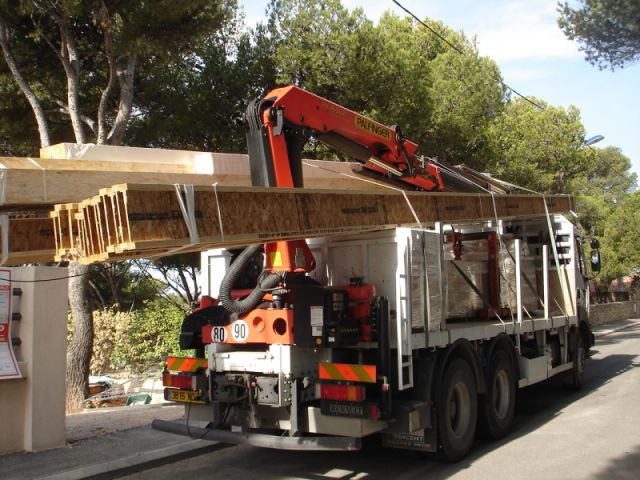 Transport du matériel par camion grue