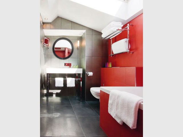 Salle de bains suite rouge - Salle de bains