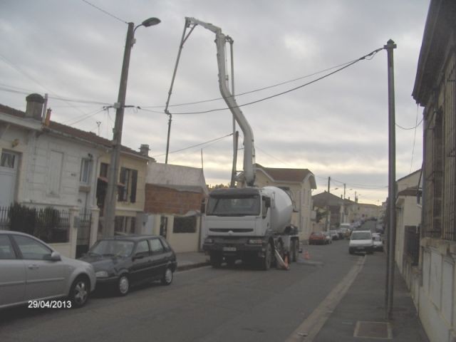 Transport du ciment par camion - autoconstruction maison bordeaux